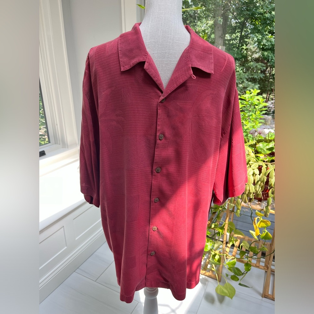 Tommy Bahama Mens 100% silk resort shirt